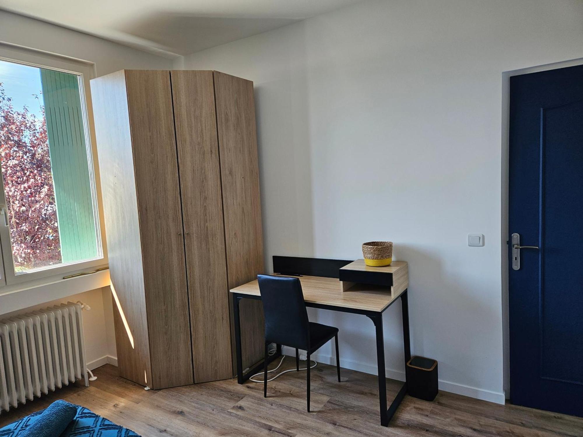 Maison Spacieuse Privatisee Ou A La Chambre - Places De Parking Saint-Michel  Exterior photo